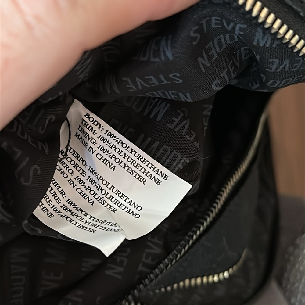 Steve Madden Quilted Black Toiletry Travel Bag - Picture 9 of 9